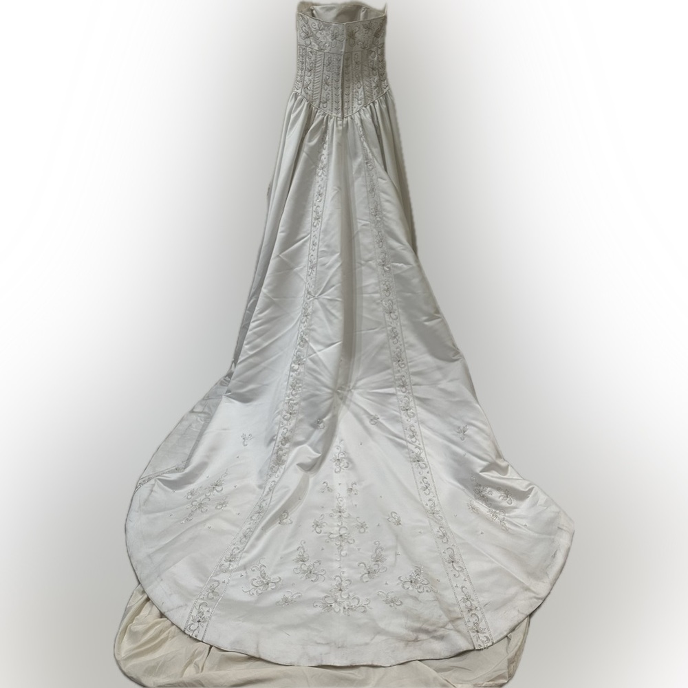 Elegant Strapless White Wedding Gown- worn once - Picture 4 of 10